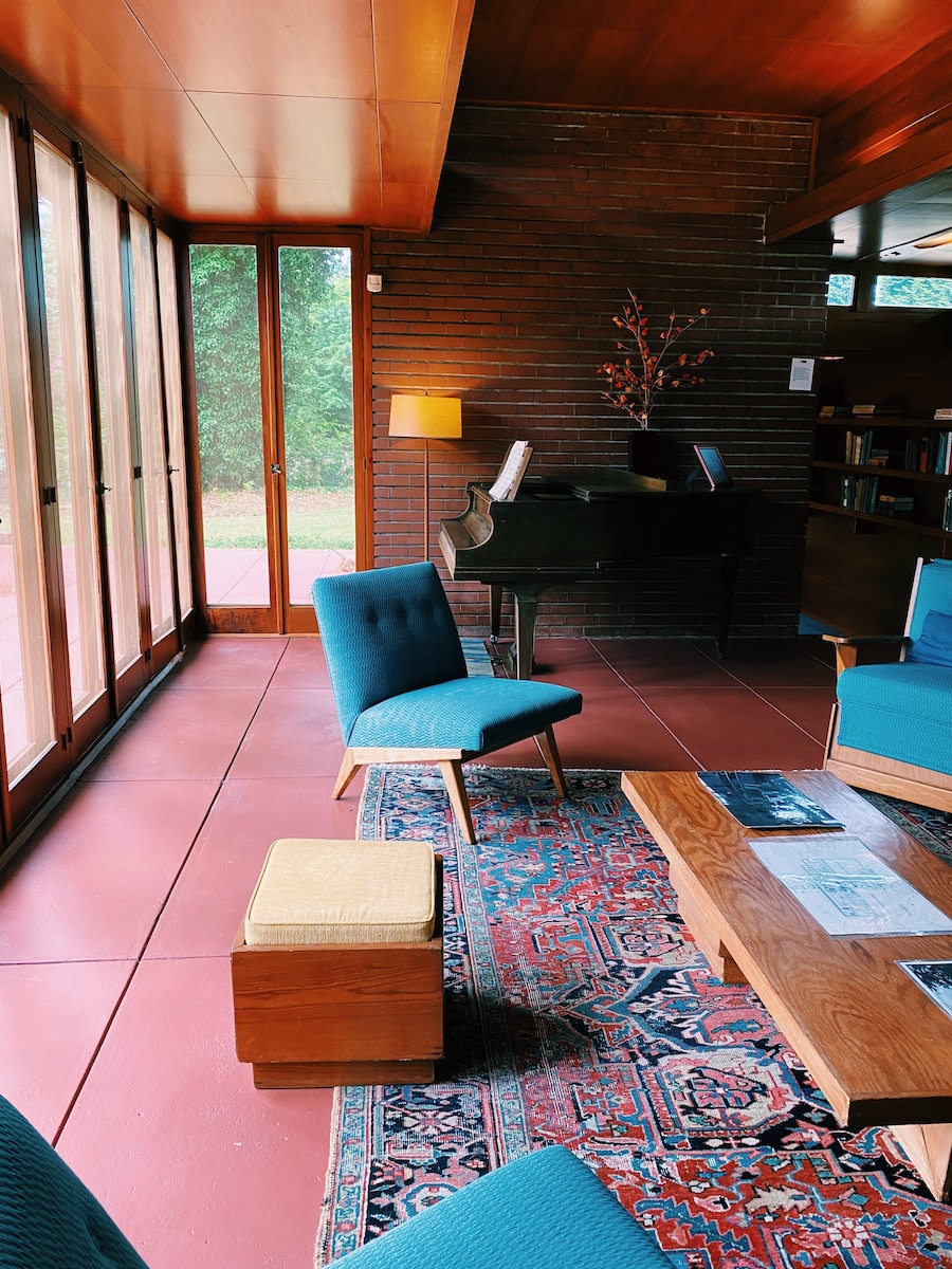 Exploring the Timeless Elegance of Frank Lloyd Wright Interior Design