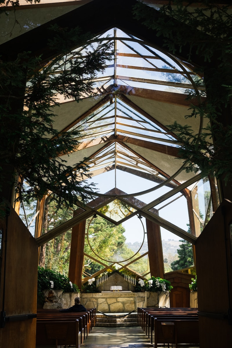 Exploring the Timeless Elegance of Frank Lloyd Wright Interior Design