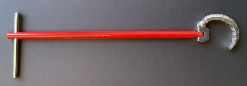 Basin wrench tool for plumbing installations