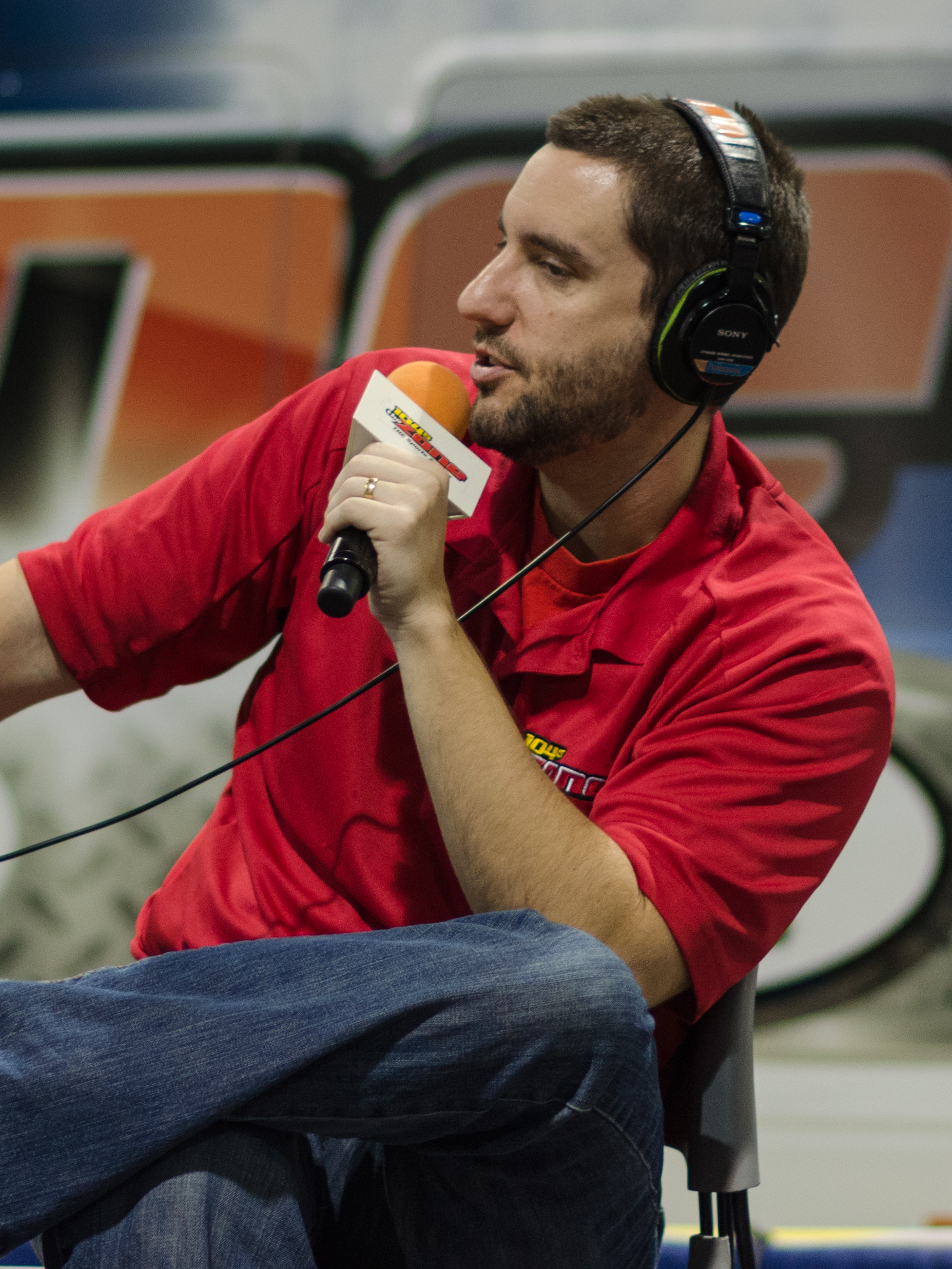 Clay Travis speaking on sports journalism
