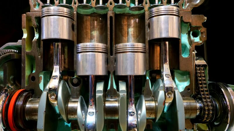 Car engine with crankshaft and pistons, rear main seal context