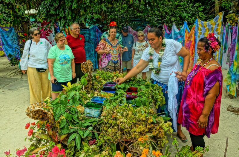 Ladies Dyeing Colorful Pareos