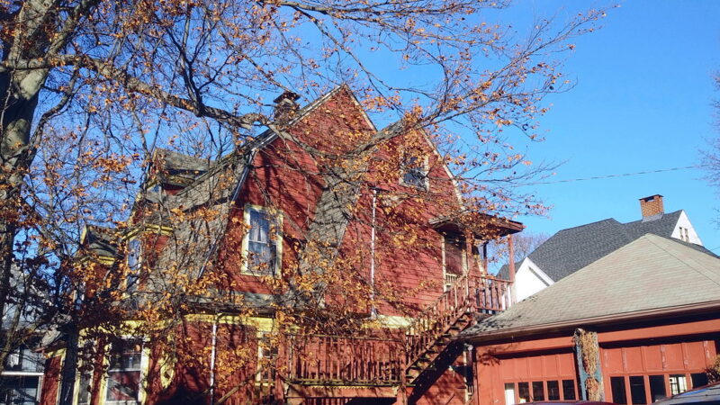 'Worcester red' gambrel-roofed house