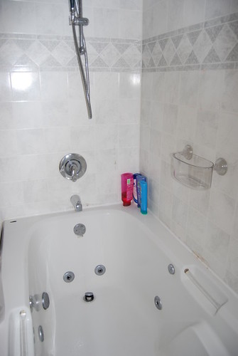 Comes with a jet tub with clean, contemporary bathroom design.