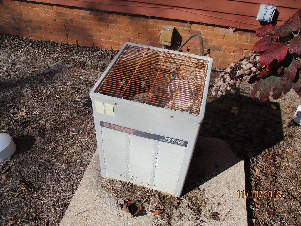 Trane XE 1000 HVAC Unit