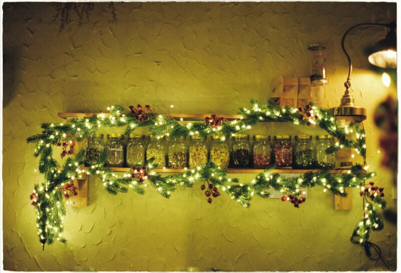 Festive kitchen shelf with Christmas garland and lights