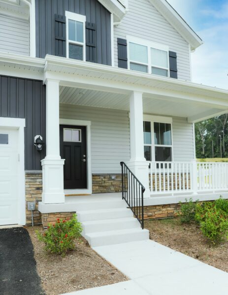 New Construction Home with porch
