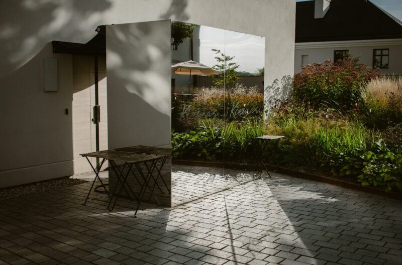 A small table sitting in the middle of a garden