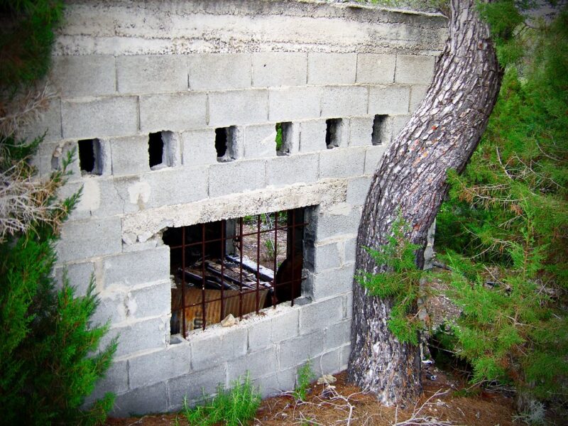 Ibiza 2006 - Day 4: A Breeze-block Bunker