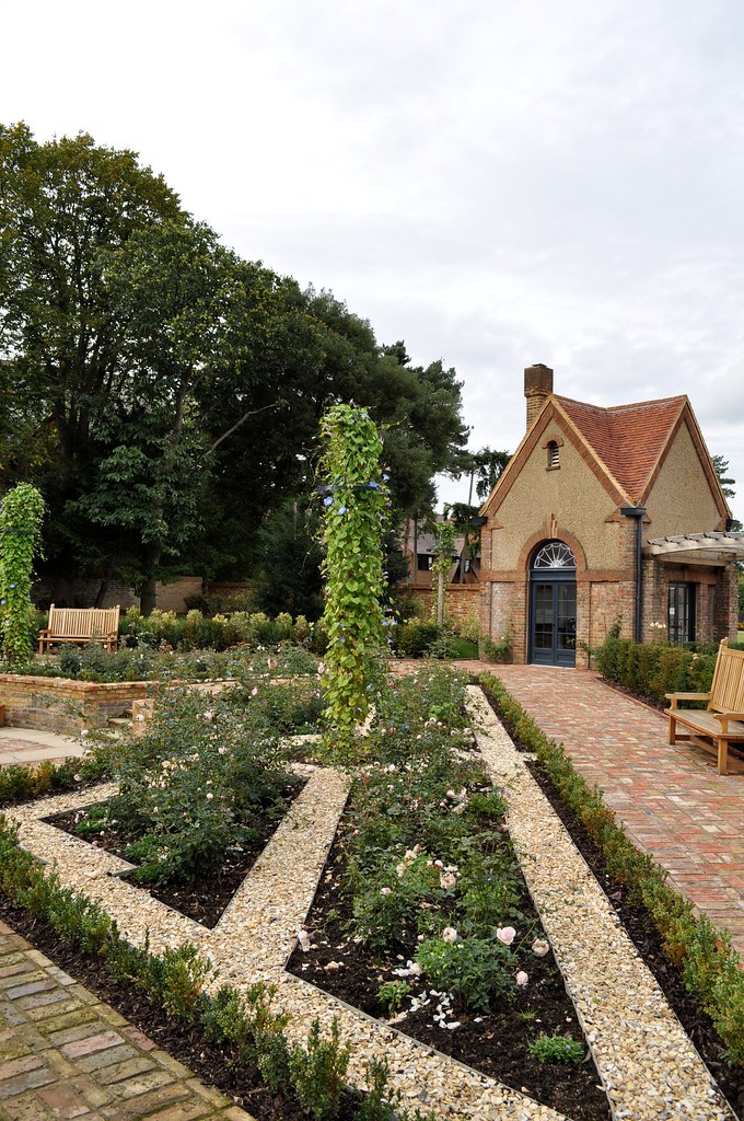 Formal patterns within the planted areas