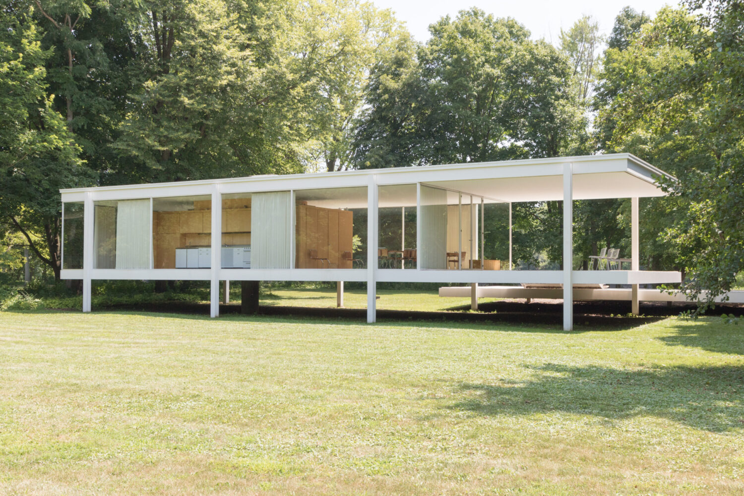 Farnsworth House’s glass pavilion setting in the natural Illinois landscape.