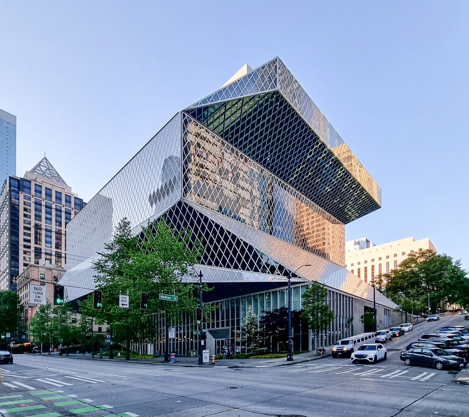 Seattle Central Library, Seattle, USA, celebrated for its dynamic exoskeleton structure and multi-layered interior.