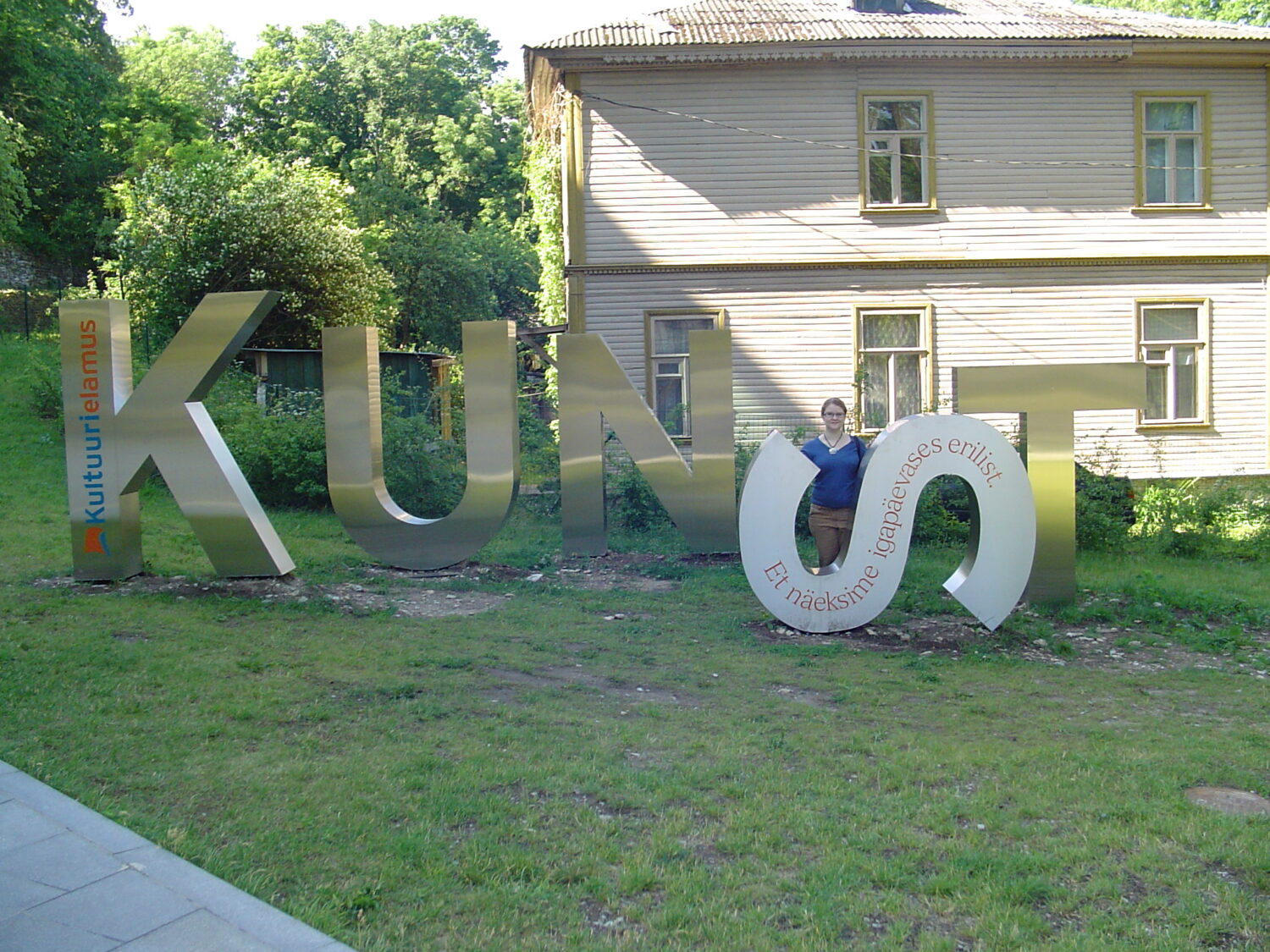 Kumu Art Museum’s glass facades connect Tallinn’s park landscape with contemporary exhibition spaces.