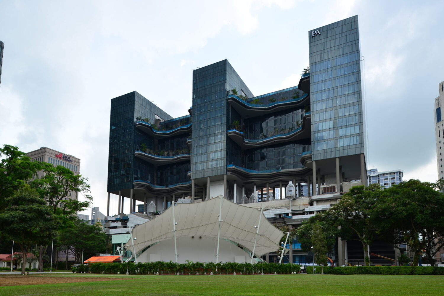 Tropical hotel with sky gardens and green walls promoting natural ventilation and biodiversity in Singapore.