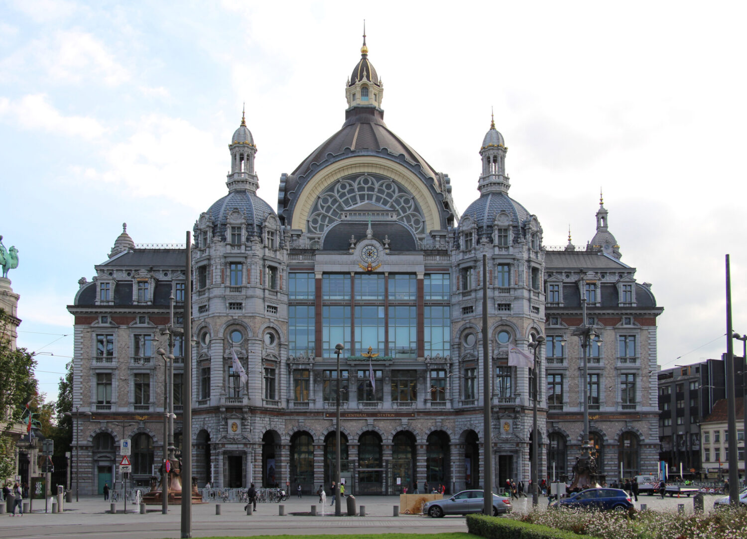 Antwerpen-Centraal’s grand dome and glass vault blending neo-Renaissance and Art Nouveau styles.