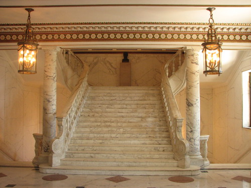 Las escaleras de mármol de El Capitolio