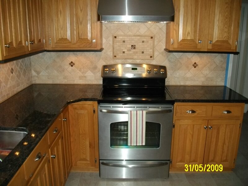 Kitchen Granite with Tile Backsplash